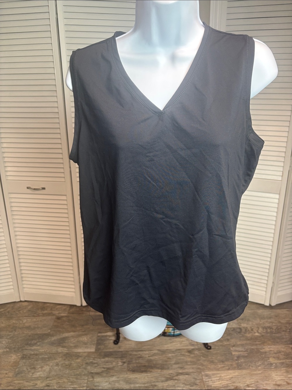 mercer & madison Black V-Neck Sleeveless Tank Top